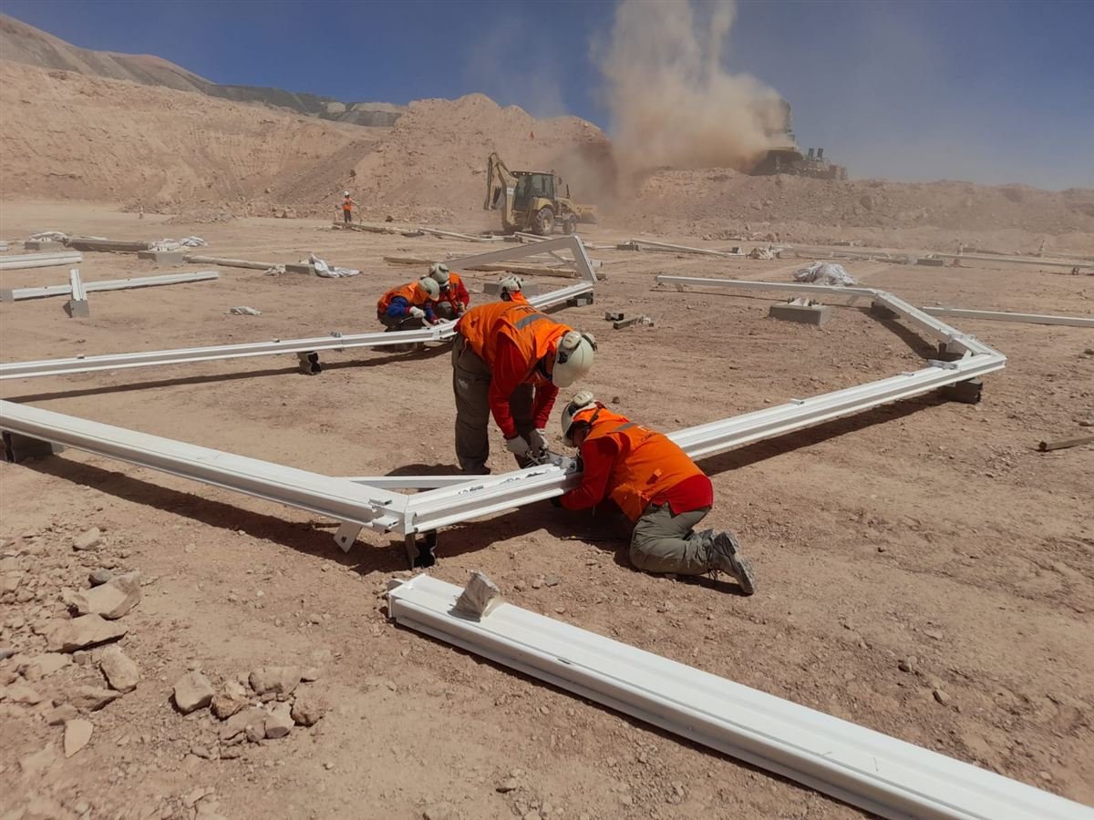 Armado de perfiles metálicos en terreno — DG Ingeniería